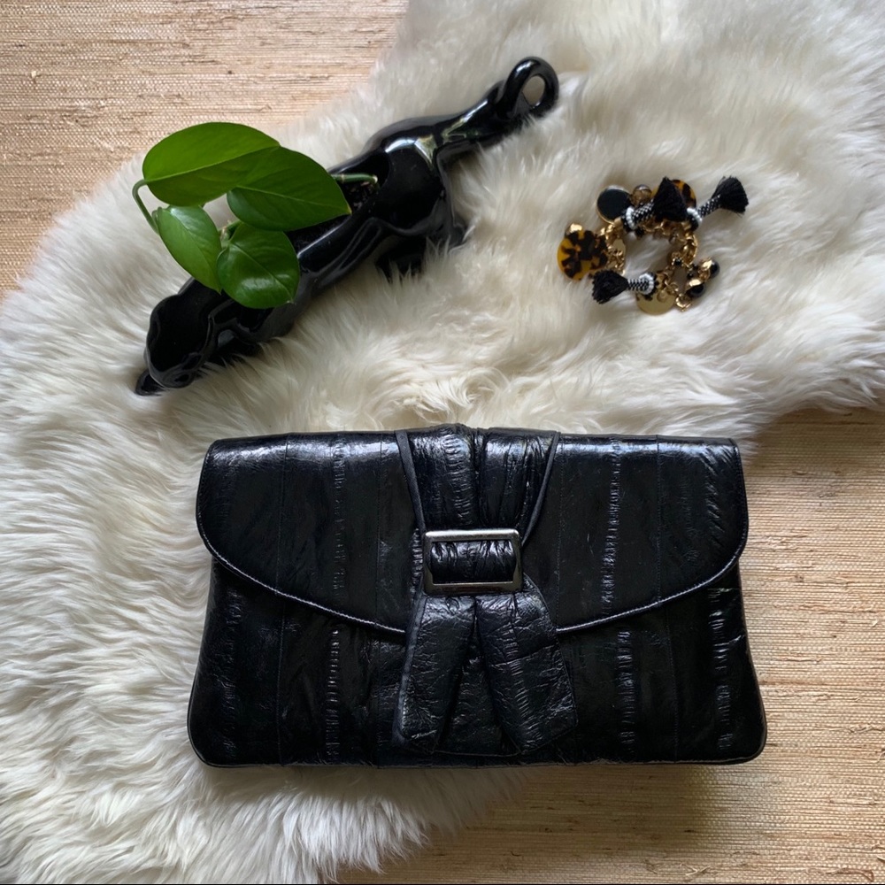 Vintage Black Eel Front Bow Clutch w/Strap - Picture 3 of 5